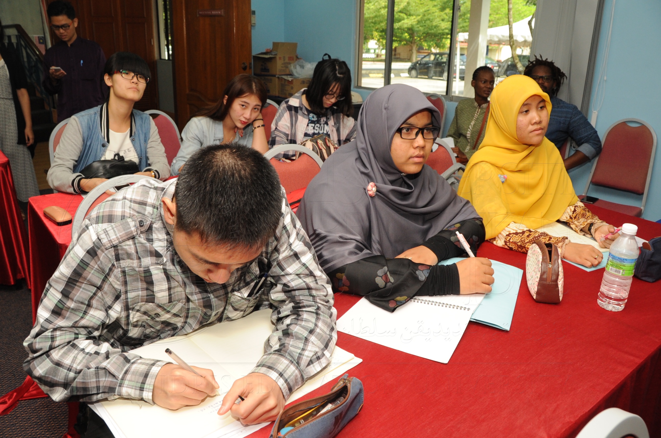 PRO16 17 antarabangsa HAS 0160